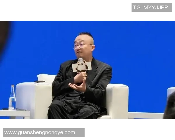 杨磊专访:从青涩少年到足球明星的成长之路回顾 杨磊专访:从青涩少年到足球明星的成长之路回顾