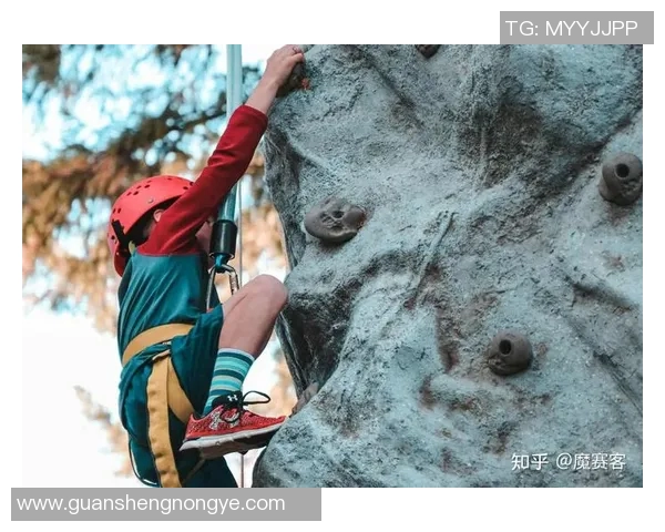 武汉攀岩队技术解析:探索攀岩运动的技巧与训练方法 武汉攀岩队技术解析:探索攀岩运动的技巧与训练方法
