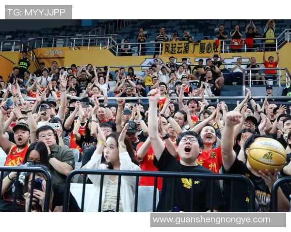 重庆篮球队比赛经验引发热议球迷对战术选择和球员表现展开激烈讨论