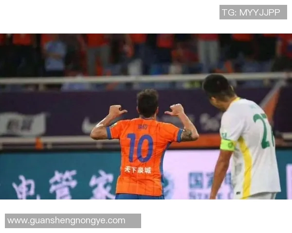 北京足球队技术争议引发热议球迷与专家各抒己见探讨战术与裁判判罚 北京足球队技术争议引发热议球迷与专家各抒己见探讨战术与裁判判罚